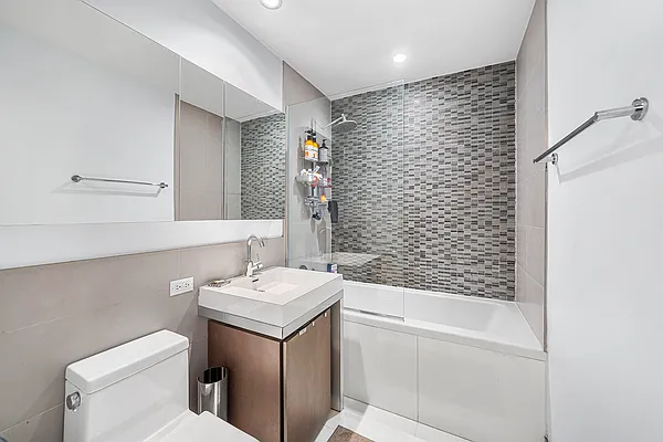 Sold by Redfin Real Estate | media 14