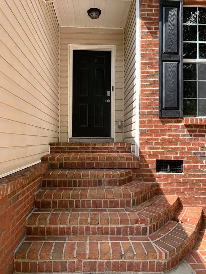 4 bed, 2085 sqft, $2,400 — Photo 2