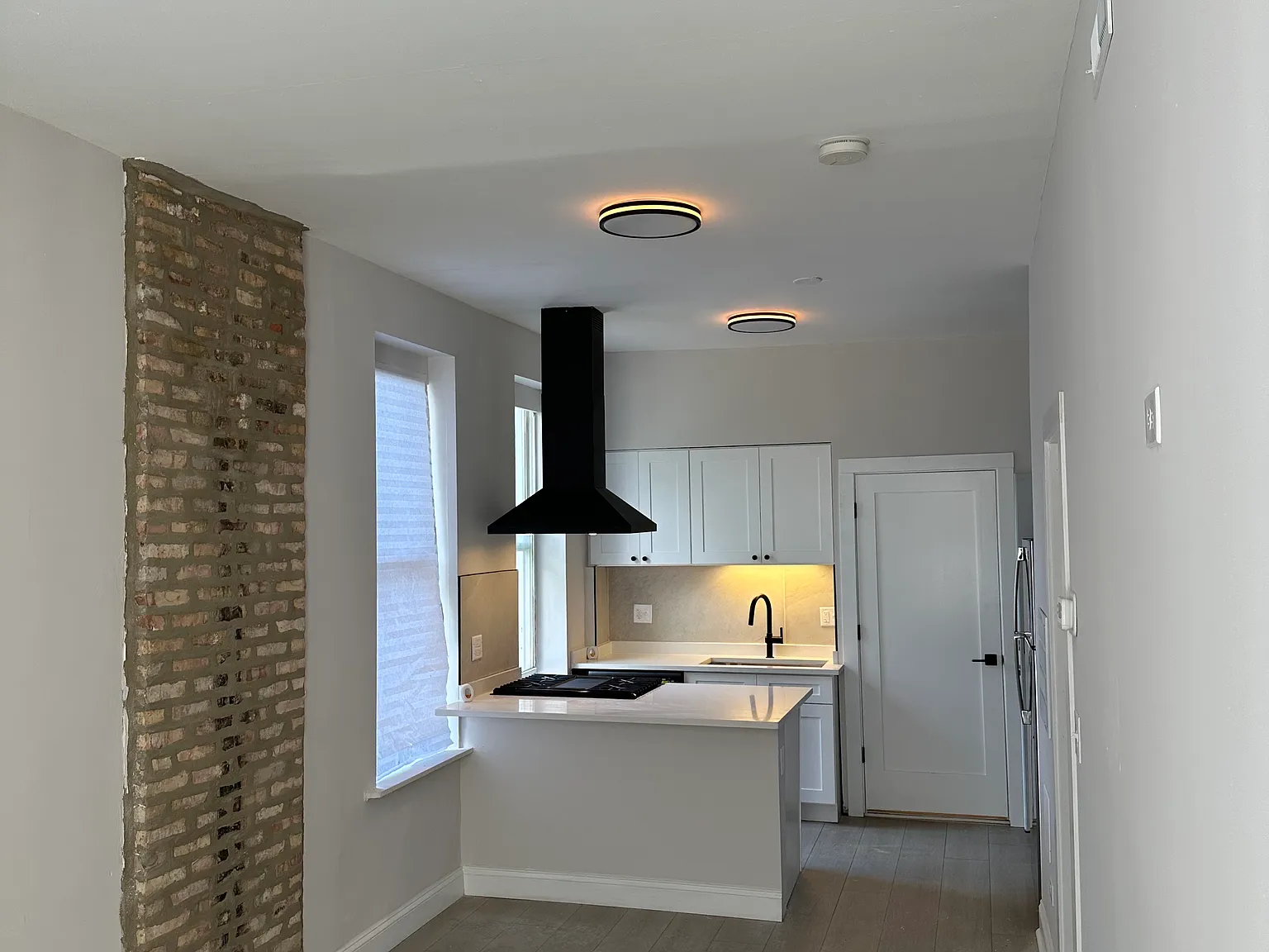 2 bed, 720 sqft, $1,600 — Photo 1