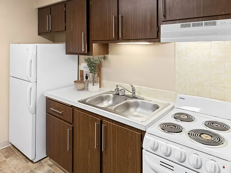 Collegewood Place Apartments — Photo 7
