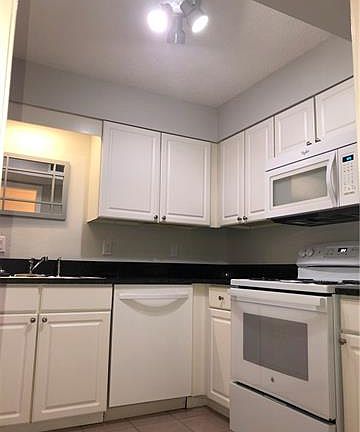5th image of 2724 Whitney Pl APT 127