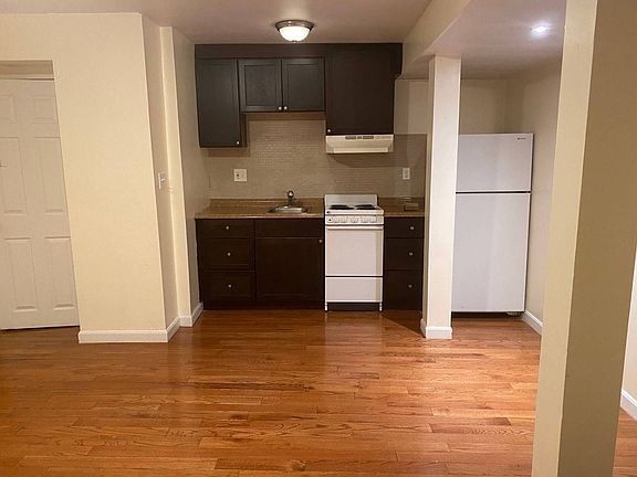 2nd image of 210-212 Maverick St APT B1