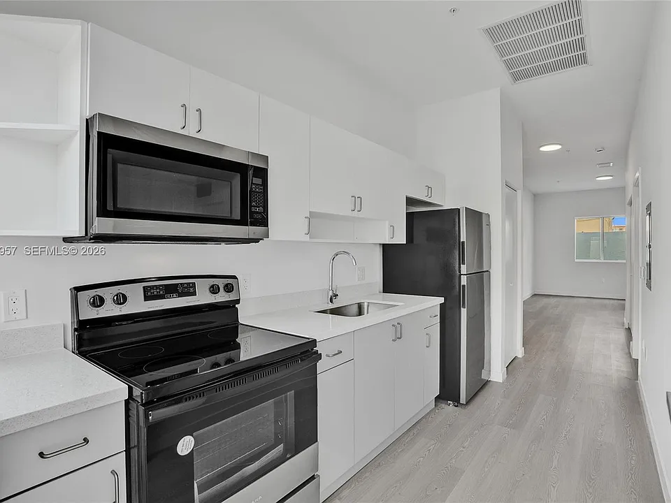 1567 NW 1st St #6