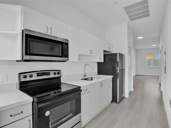 1567 NW 1st St, Miami, FL