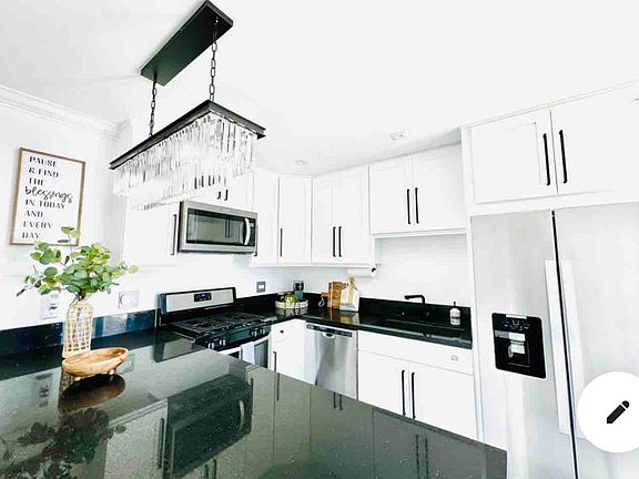 4th image of 2868 Myrtle Ave #S