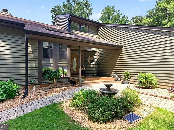2nd image of 534 Adams Rd