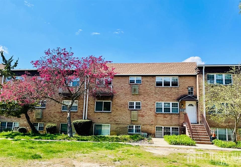 1st image of 128 College Dr
