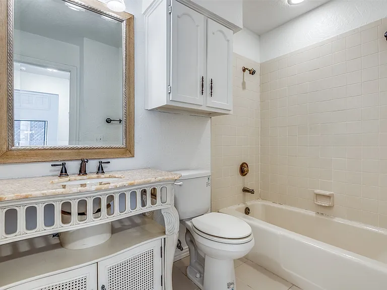 4147 Rosser Sq — Photo 11