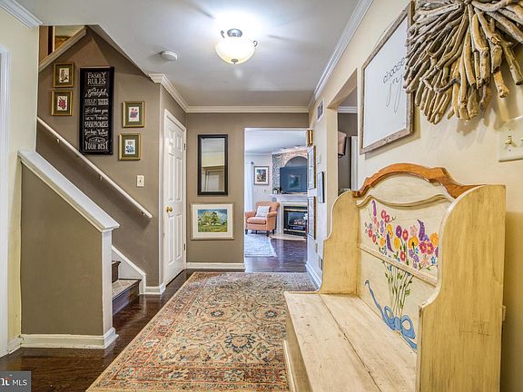 2nd image of 3 Laurelgate Pl