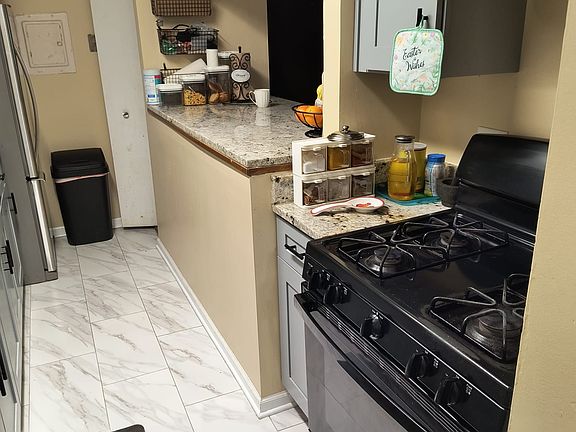 2nd image of 256 Shorewood Dr APT 1D