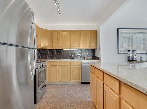 3rd image of 444 W Fullerton Pkwy APT 710