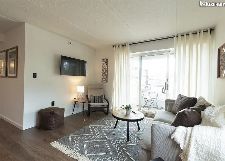 205 Mineola Blvd #2I — Photo 16