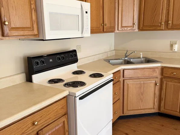 215 W 2nd St APT 3, Greensburg, PA 15601
