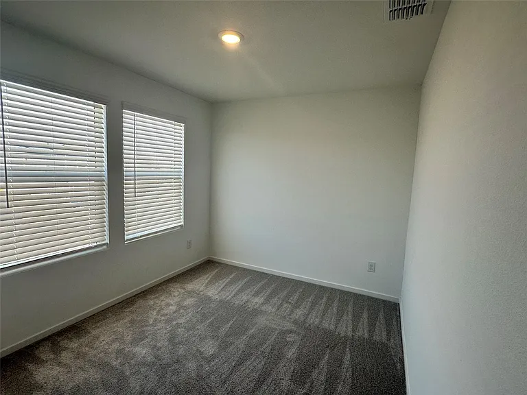 905 Blue Heron Dr — Photo 8