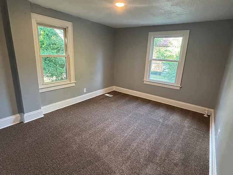 632 Grace Ave — Photo 9