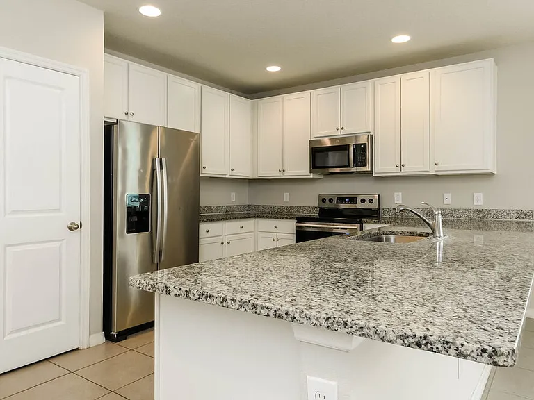 670 Basingstoke Ct — Photo 8
