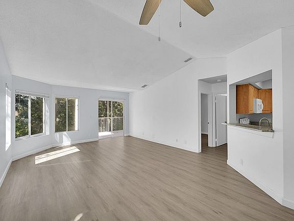 3rd image of 815 W Boynton Beach Blvd APT 14-201