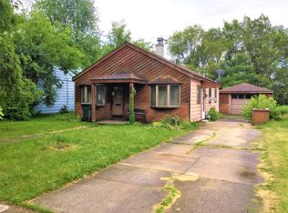 209 Crystal Lake Dr, Urbana, IL 61801