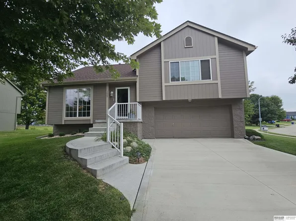 1002 Timberline Dr, Papillion, NE 68046