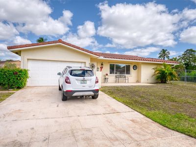 837 W Plantation Circle, Plantation, FL, 33324