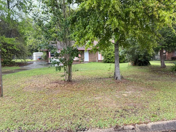 902 Medley Ct, Geneva, AL 36340
