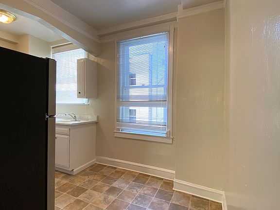 5th image of 2300 Webster St APT 305