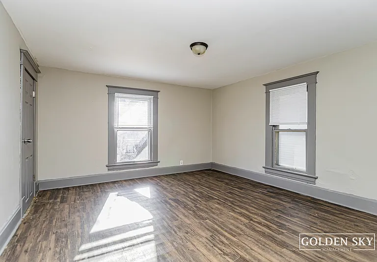 1114 Mourer St — Photo 8