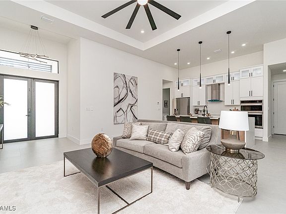 3rd image of 705 SW 21st St