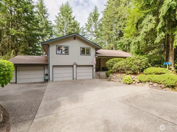 1724 NW Palmer Lane, Bremerton, WA 98311