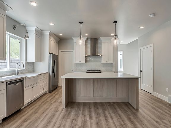 3rd image of 262 Queensland Ct