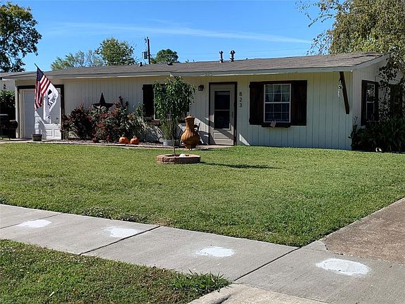 2nd image of 823 Jardin Dr