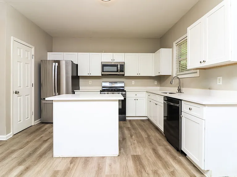 3643 Uppark Dr — Photo 11