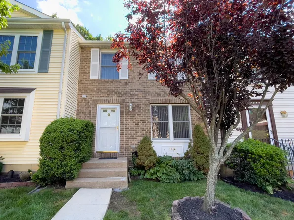 7955 Tyson Oaks Cir, Vienna, VA 22182