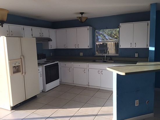 2nd image of 10114 Jasmine Ave