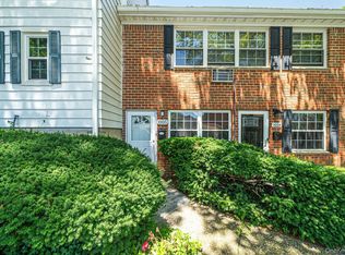 1005 Towne House Vlg, Islandia, NY 11749