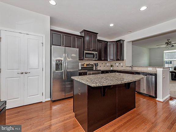 4th image of 76 Norwood Dr