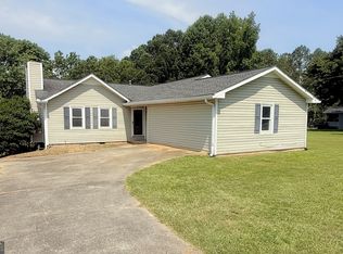 32 Russell Ln, Carrollton, GA 30116