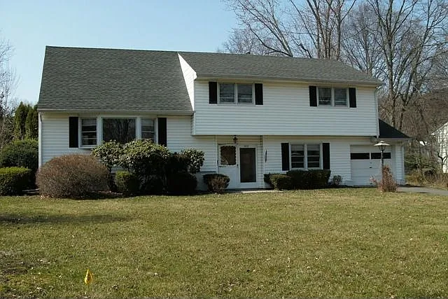 809 E Meadow Dr photo 1