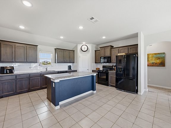 5th image of 222 Hillcrest Ln