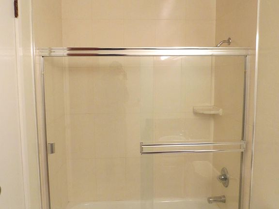 5th image of 2025 Pine St APT 6