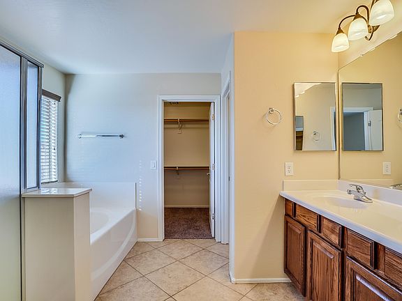 4th image of 41569 W Somerset Dr