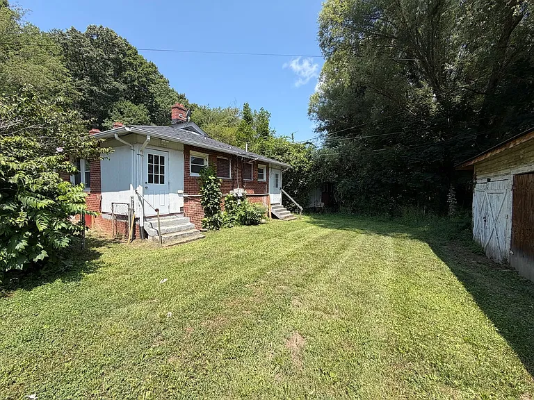 211 Dennis St — Photo 23