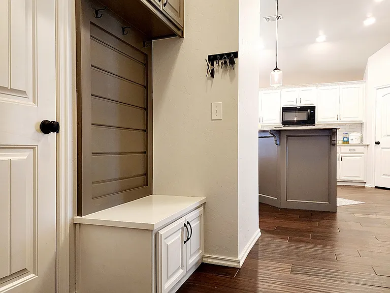 18600 Luna Dr — Photo 8