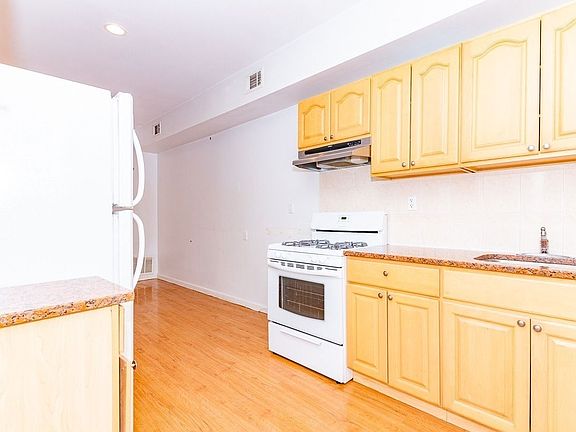 2nd image of 30 Driggs Ave #3M