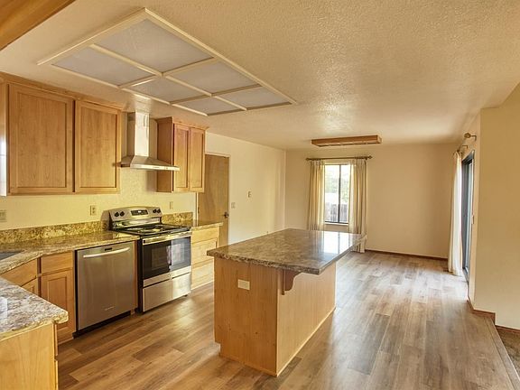 3rd image of 12987 Erin Dr