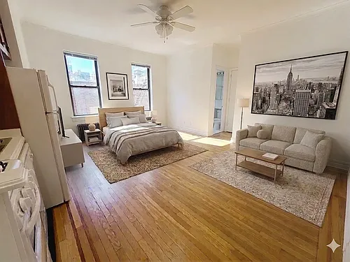 214 E 51st St #4E Photo 1