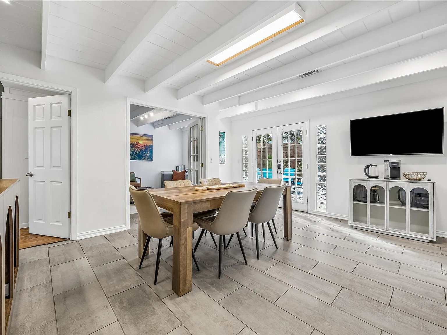 2 bed, 718 sqft, $2,000 — Photo 3