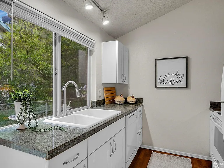 8901 Emerson Pl — Photo 7