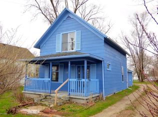15 Ash St W, Three Oaks, MI 49128