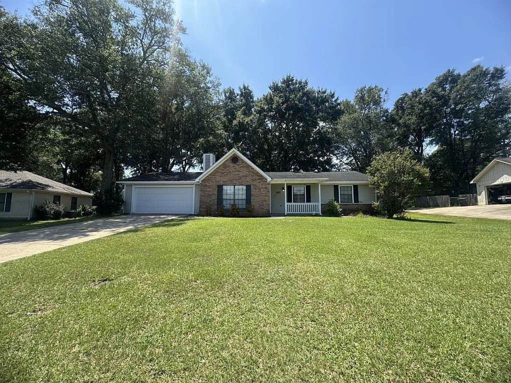 110 Woodley Dr — Photo 1